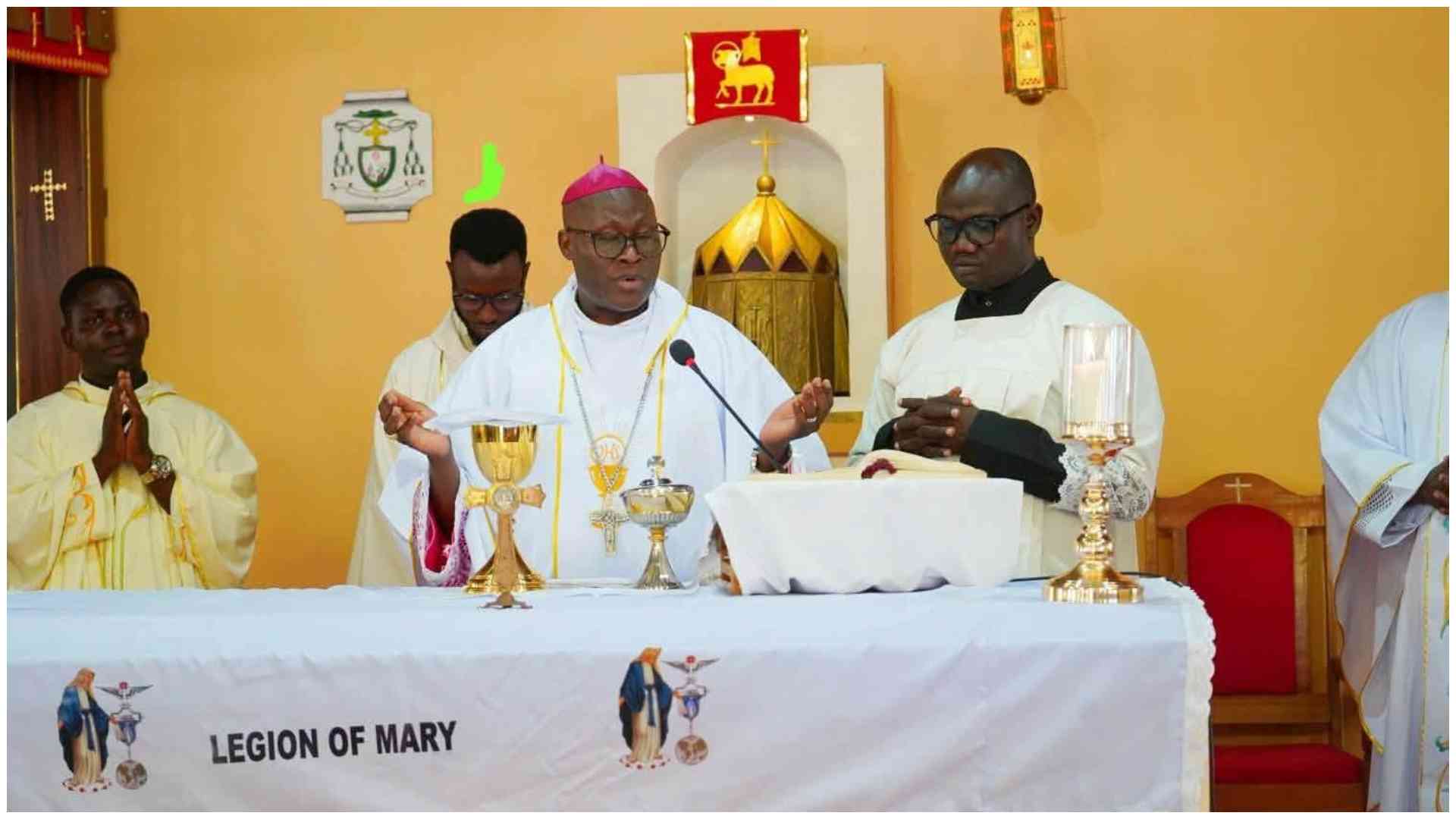 Married father of 2 teaches himself liturgy to pose as catholic priest, conning bishop, congregants