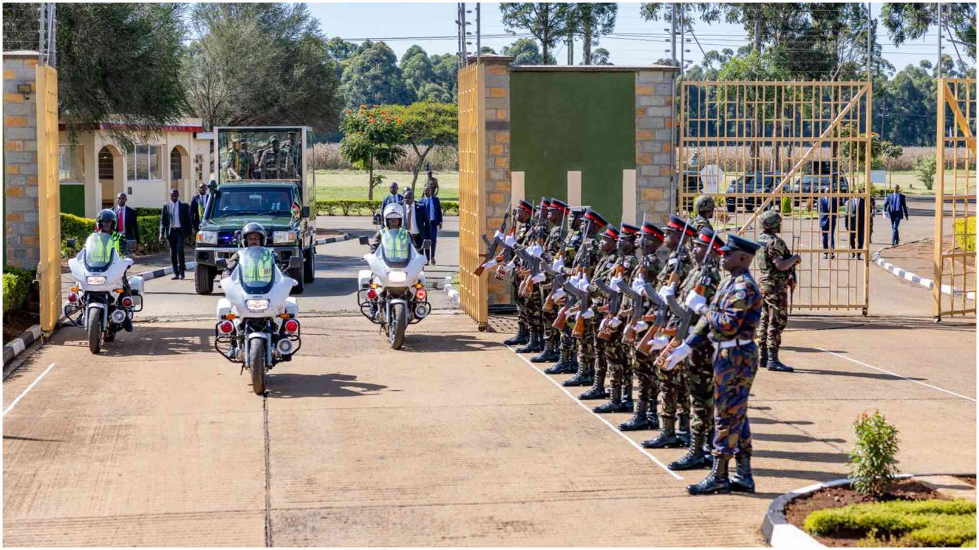 7 photos of President Ruto in full military fatigue at Moi Barracks in Eldoret