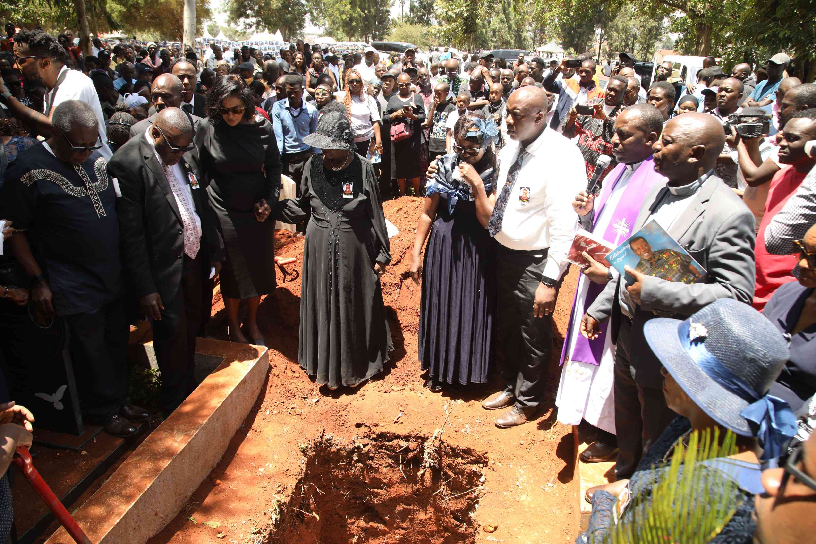 Leonard Mambo Mbotela: Sombre photos from veteran broadcaster's funeral at Lang'ata cemetery