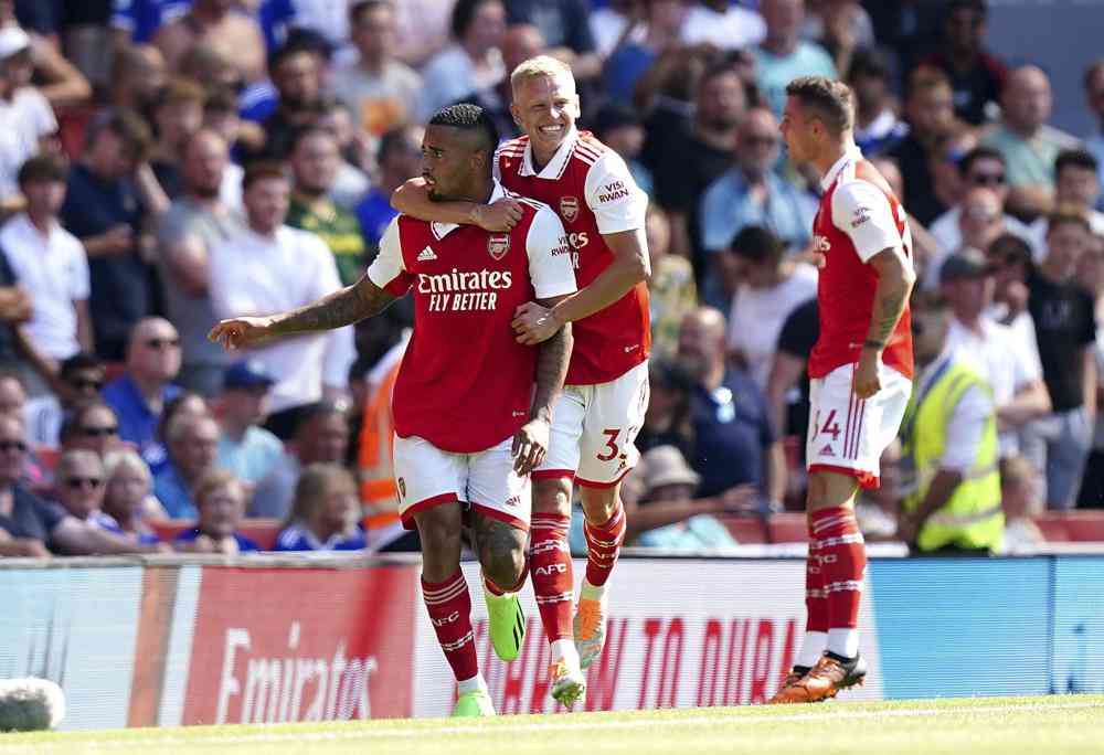 BIG MATCHDAY Arsenal looks to extend EPL lead at 4pm Barca s