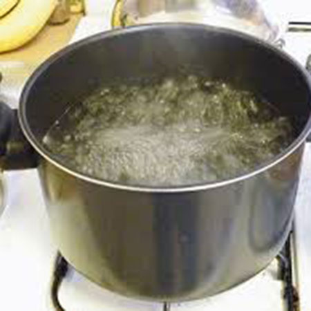 Hot water boiling 