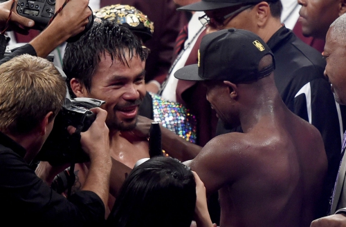 Mayweather hug Manny after fight