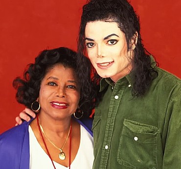 Michael Jackson with her mother Katherine