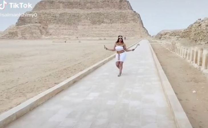 Egypt police detain dancer for wearing an outfit 