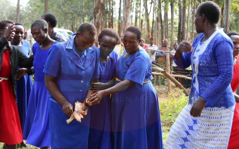 PHOTOS: Choir members disrupt service fighting over Sh10,000