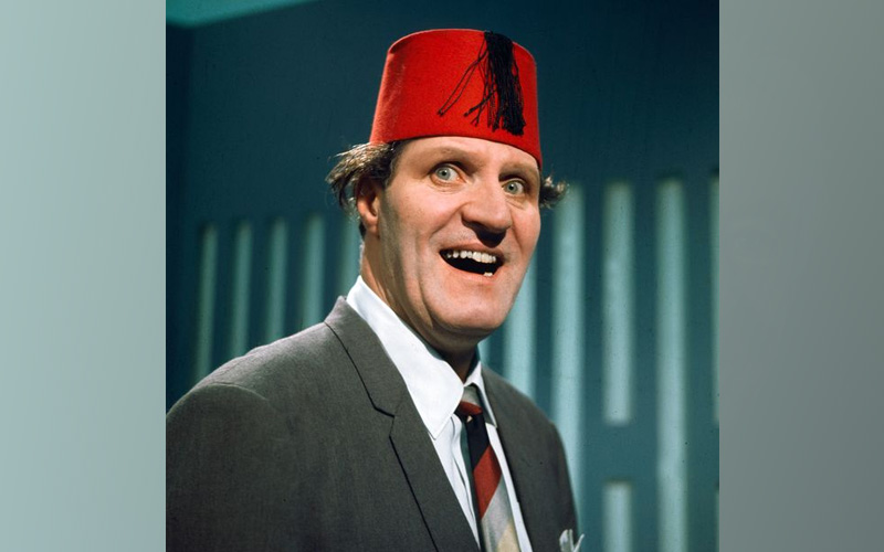 Tommy Cooper  Tommy cooper, Famous faces, Tommy