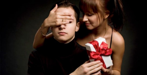 Ladies gifting men