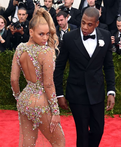 Jay Z looking at Beyonce